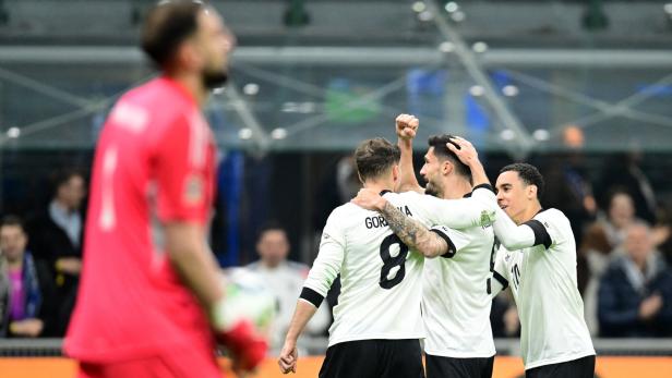 Deutschland dreht die Partie in Italien und gewinnt das Hinspiel