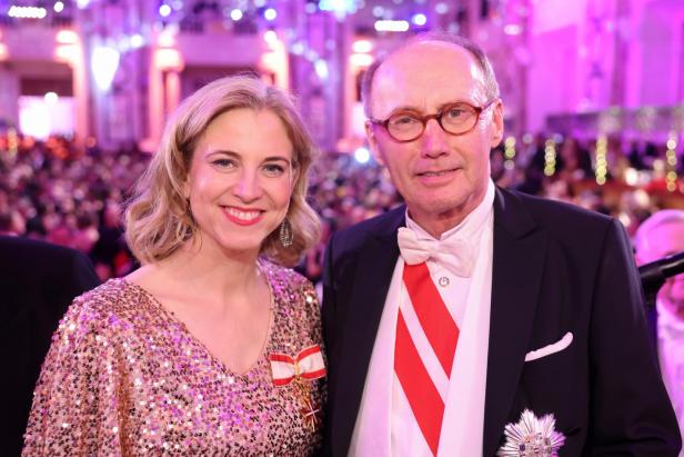 Die scheidende Ministerin Alma Zadić recycelte beim Juristenball ihr Opernballkleid Die scheidende Ministerin Alma Zadić recycelte beim Juristenball ihr Opernballkleid