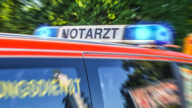 OÖ: Ehefrau und Vater fanden von Traktor erdrückten Landwirt auf Wiese OÖ: Ehefrau und Vater fanden von Traktor erdrückten Landwirt auf Wiese