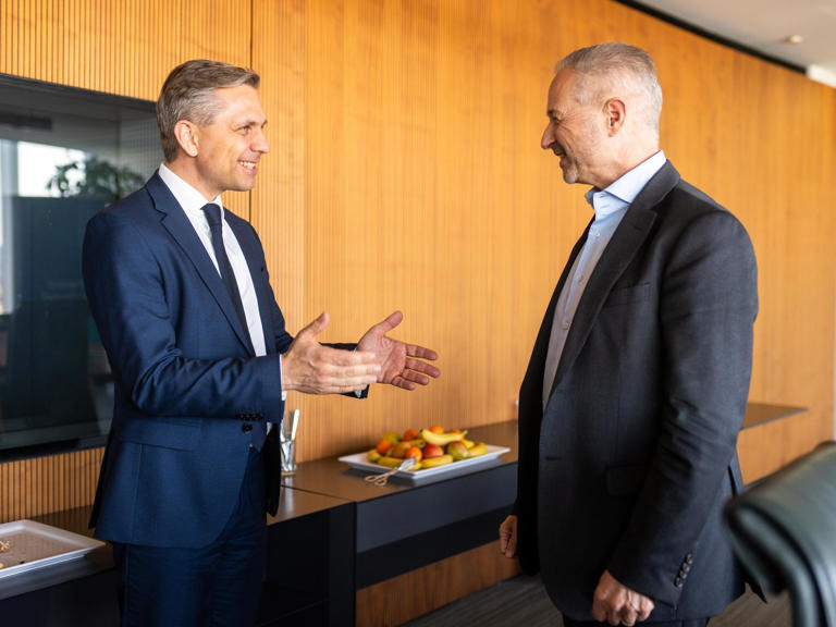 Wirtschaftsminister zu Borealis-Fusion: “Rot-weiß-roter Sensationsdeal” Wirtschaftsminister zu Borealis-Fusion: “Rot-weiß-roter Sensationsdeal”