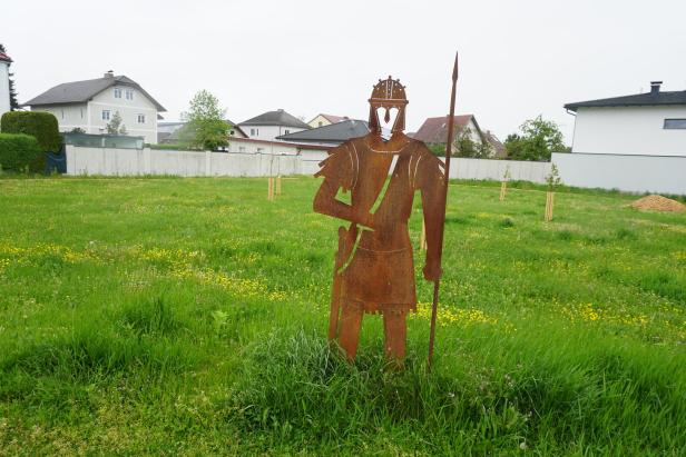 Attacke auf Römer-Figur im Bezirk Amstetten: 500 Euro für Hinweis auf Täter Attacke auf Römer-Figur im Bezirk Amstetten: 500 Euro für Hinweis auf Täter