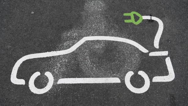 Mit 1. April gilt die motorbezogene Versicherungssteuer auch für E-Fahrzeuge Mit 1. April gilt die motorbezogene Versicherungssteuer auch für E-Fahrzeuge