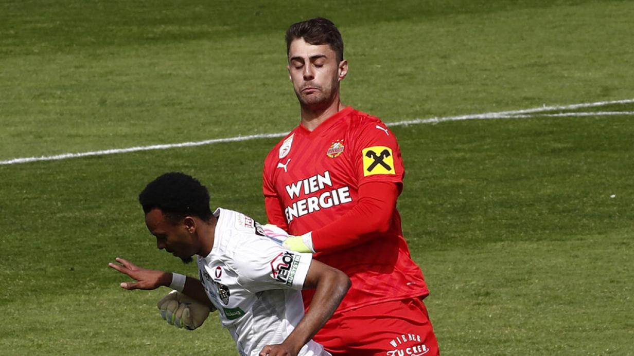 Nach Ausschluss gegen Rapids Hedl: Schiedsrichter gibt Fehler zu Nach Ausschluss gegen Rapids Hedl: Schiedsrichter gibt Fehler zu