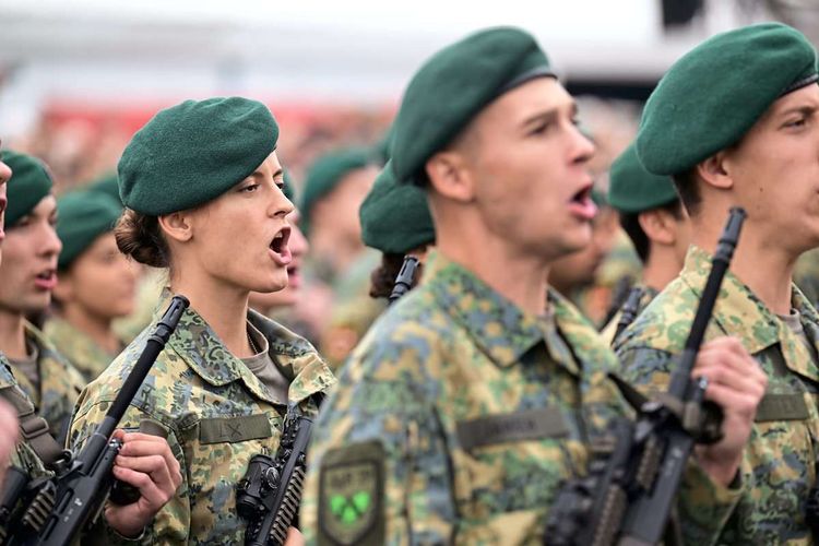 Offiziersgesellschafts-Präsident möchte Wehrpflicht für Frauen Offiziersgesellschafts-Präsident möchte Wehrpflicht für Frauen
