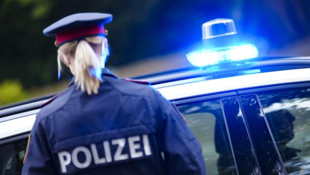 Tödlicher Unfall in NÖ: Opfer und Wrack erst nach Stunden entdeckt Tödlicher Unfall in NÖ: Opfer und Wrack erst nach Stunden entdeckt