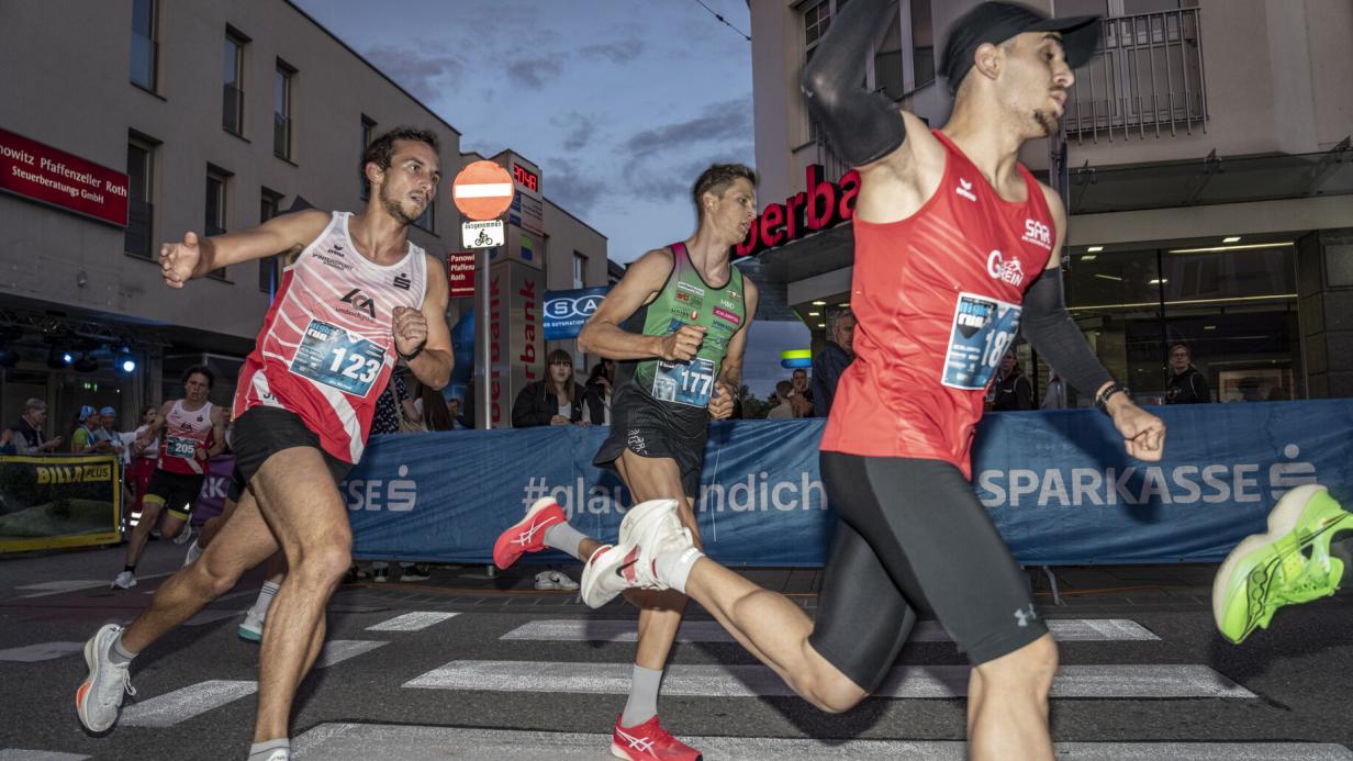 Laufspektakel beschert hitzige Nacht am City-Pflaster Laufspektakel beschert hitzige Nacht am City-Pflaster