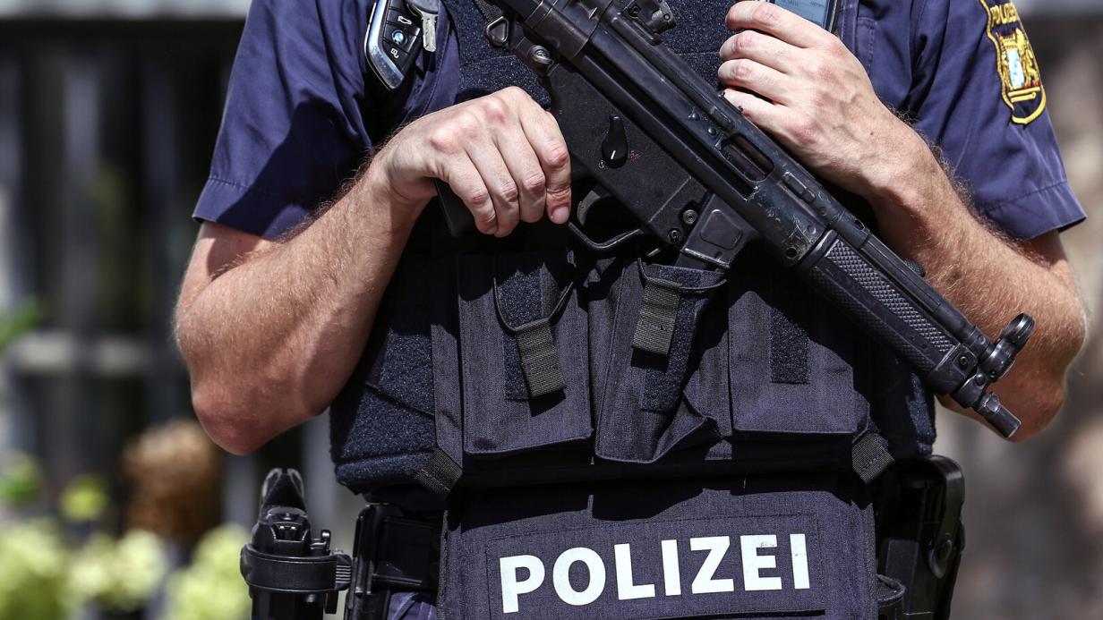 Razzien in Deutschland: Reichsbürger-“König” festgenommen Razzien in Deutschland: Reichsbürger-“König” festgenommen