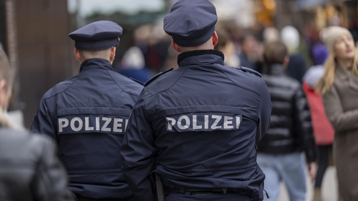 Rechtsextremismus: Fast 200 Polizisten in Deutschland unter Verdacht Rechtsextremismus: Fast 200 Polizisten in Deutschland unter Verdacht