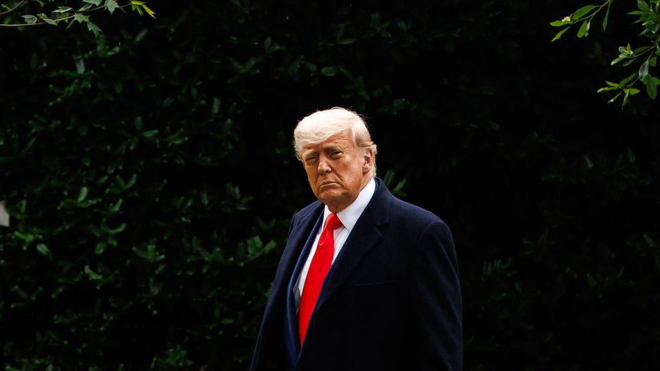 Trump droht mit 50-Prozent-Zöllen auf alle EU-Waren Trump droht mit 50-Prozent-Zöllen auf alle EU-Waren