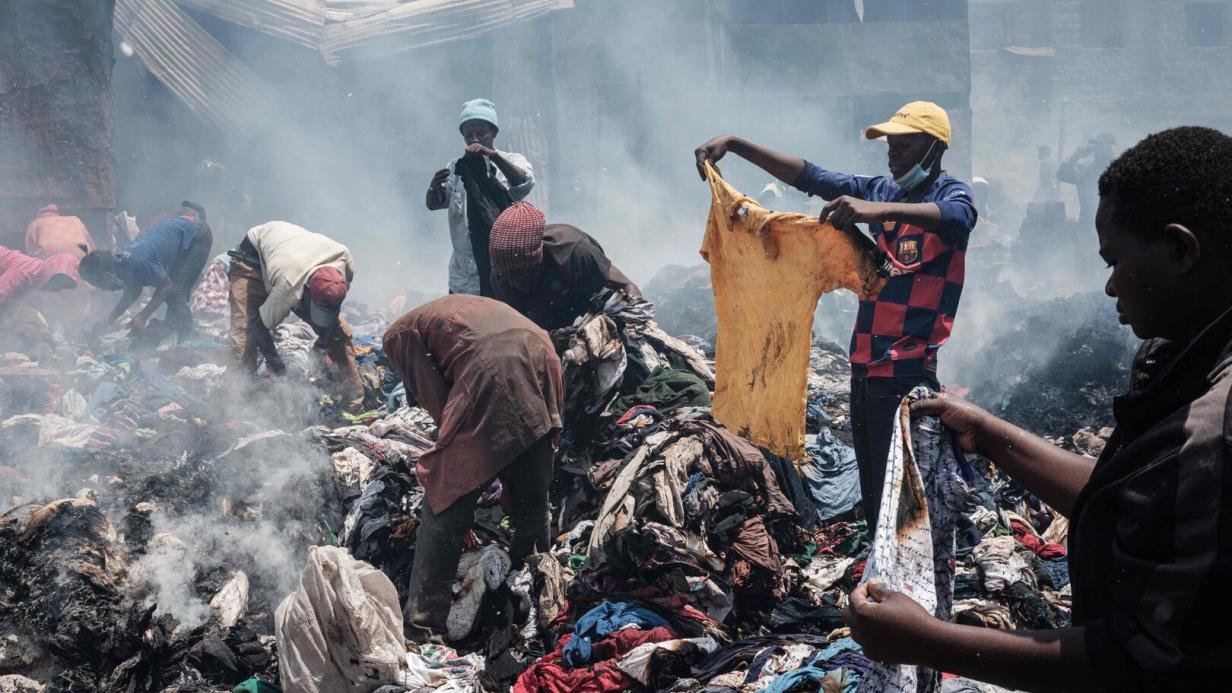 Wenn Second Hand keine Hilfe ist: Kleiderspenden belasten Afrika